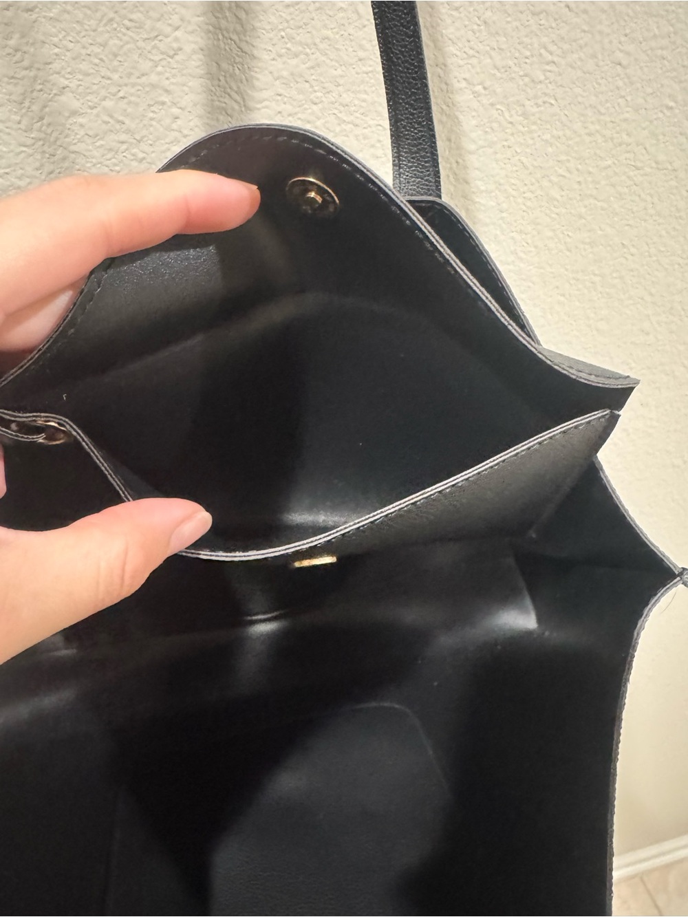 Classic Black Tote Bag With Small Pouch - Picture 7 of 7